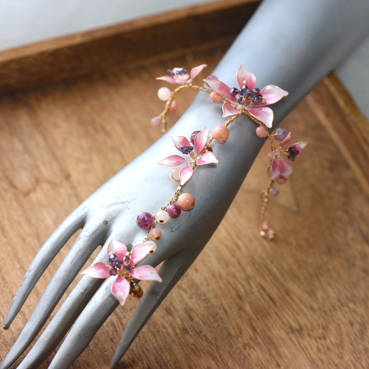 Aurelia Hand Harness