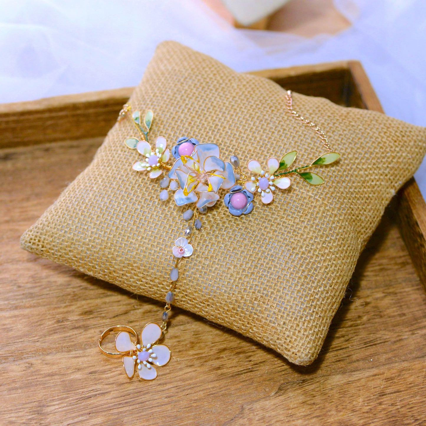 Bluesette Hand Harness
