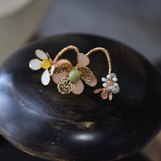 betty-ring-ivory-gold-resin-floral-ring-with-pearls
